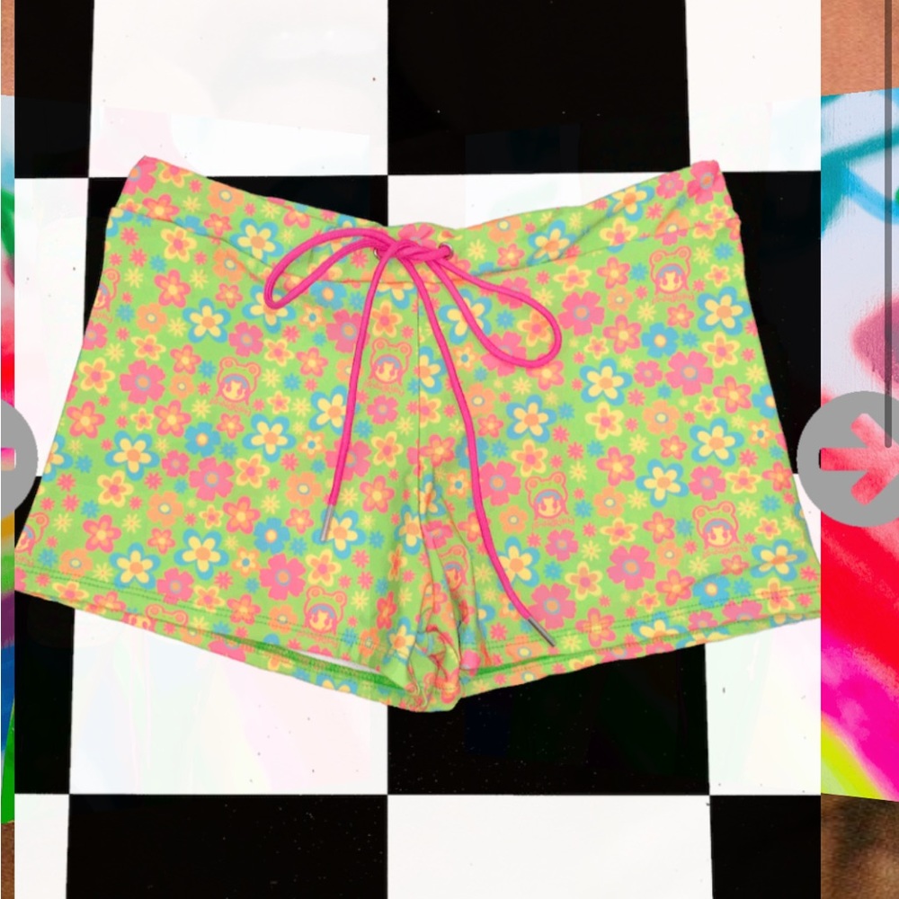 Omighty Froggy Gal Short